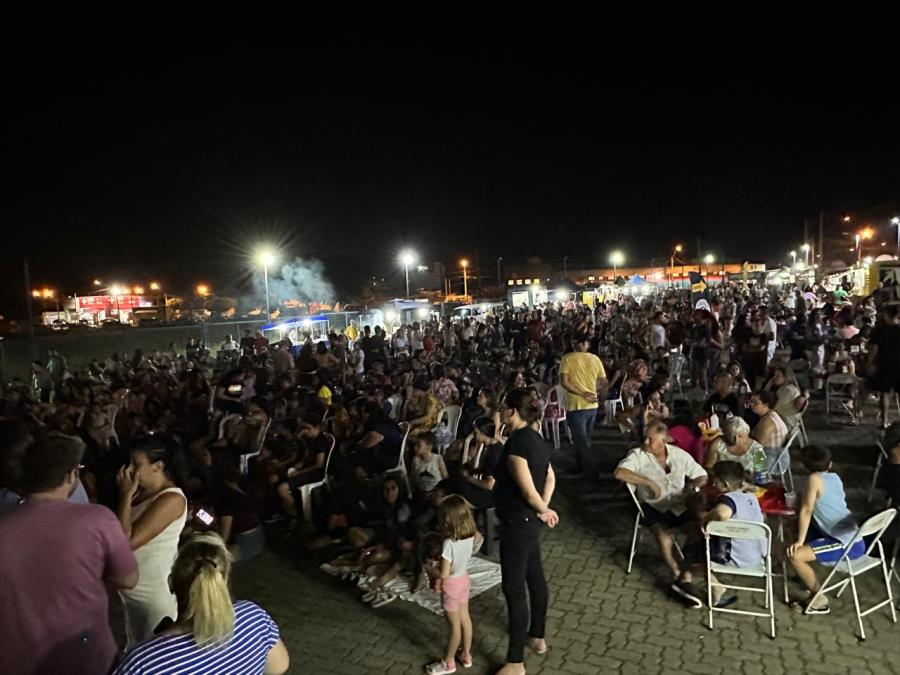 ‘Cinema no Bairro’ da Cultura de Nova Odessa reúne mais de mil pessoas na Feira Noturna do Santa Rita