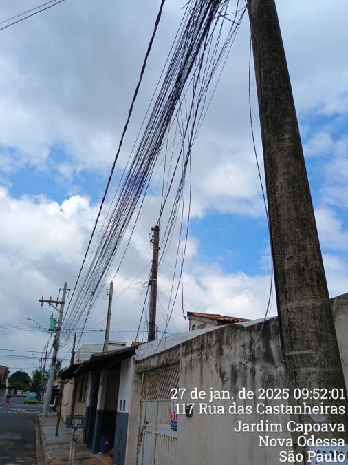 Obras da Prefeitura de Nova Odessa notifica CPFL a promover a ‘faxina de cabos mortos’ em postes da cidade