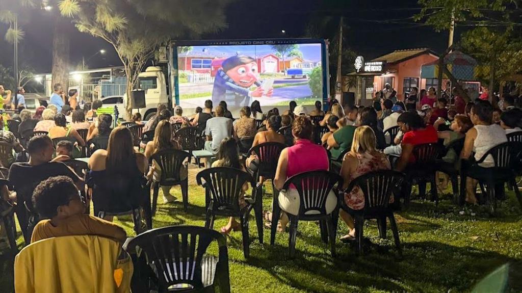 Cine Céu reúne 300 pessoas em Nova Odessa e abre caminho para retomada do projeto Cinema nos Bairros