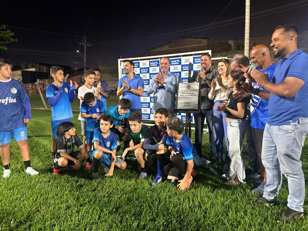 Prefeitura inaugura nova iluminação em LED e alambrado no Campo do São Jorge em Nova Odessa