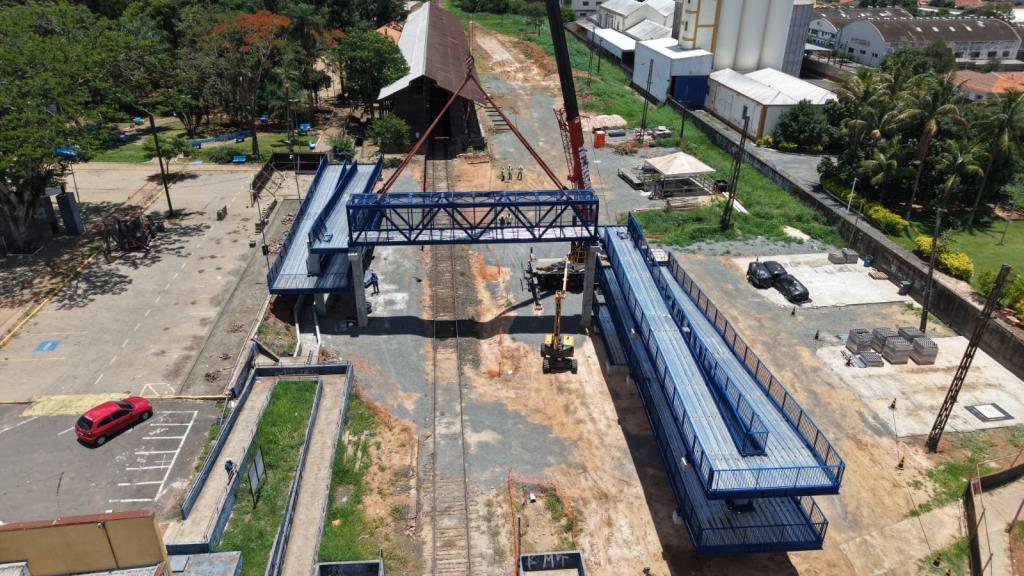 Obras da nova passarela da Praça Central e do Viaduto do Pezão avançam em Nova Odessa