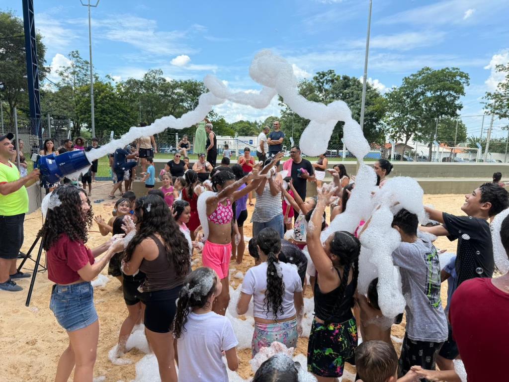 Folia Kids reúne 5 mil pessoas no Parque das Crianças em tarde de Carnaval