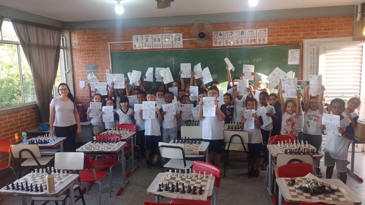 ♟ Xadrez: Ferramenta Pedagógica nas Escolas promove aulão na E.M. Dona Maria Laura