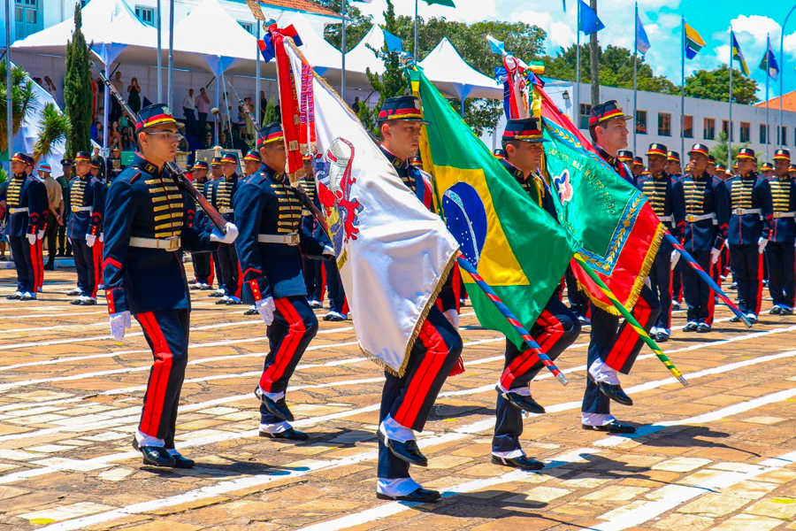 Executivo Municipal participa da Solenidade de Entrada dos Portões da ESA e entrega do Sabre Sargento Max Wolff Filho