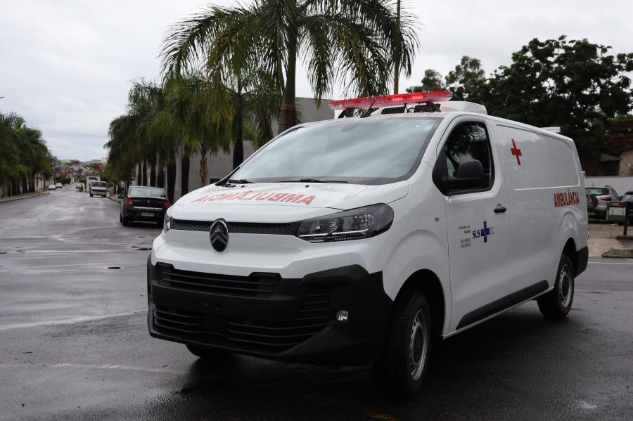 Prefeitura de Três Corações recebe ambulância equipada para atender pacientes da Saúde