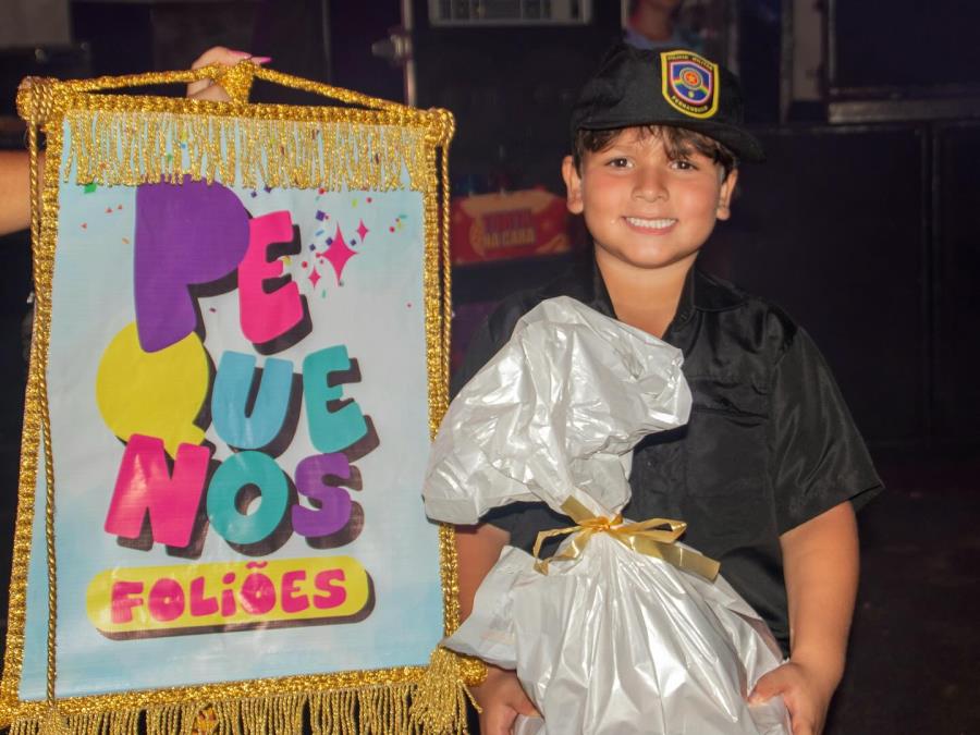 Bloquinho "Pequenos Foliões" encanta o Carnaval de Sanzé