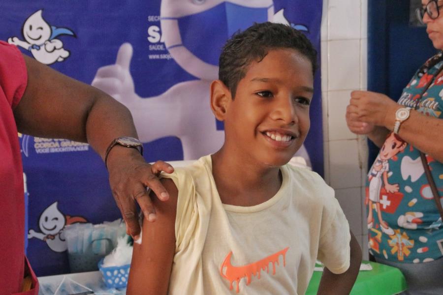 Secretaria de Saúde realiza "Dia D de Vacinação" no município