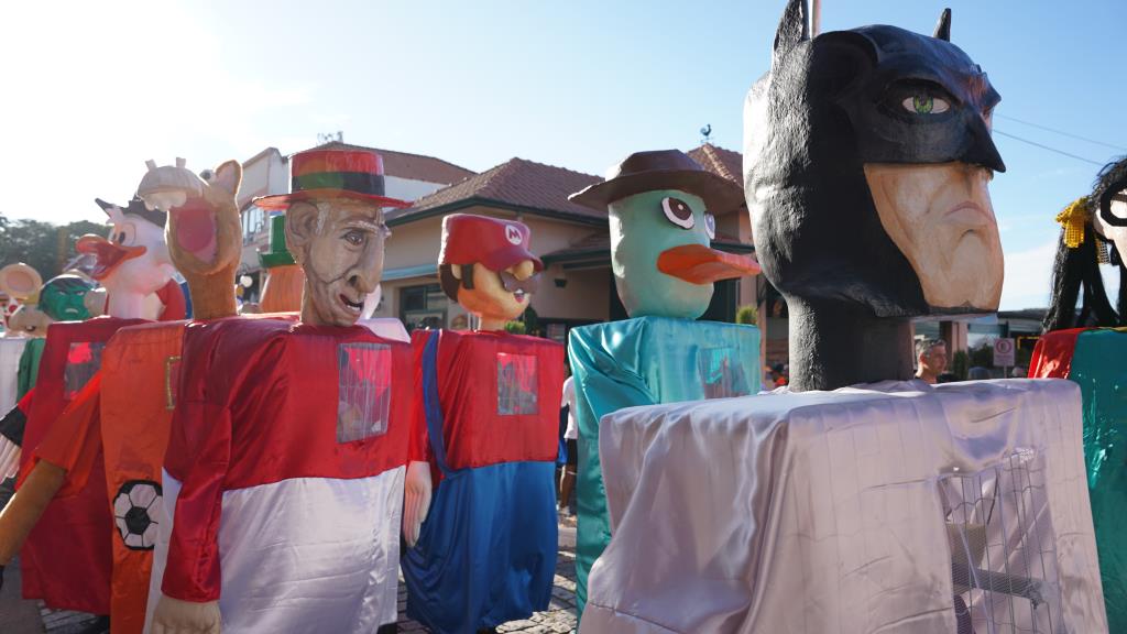 Exposição “Depois da Folia” reúne bonecões do Carnaval para visitação no Centro Cultural André Carneiro