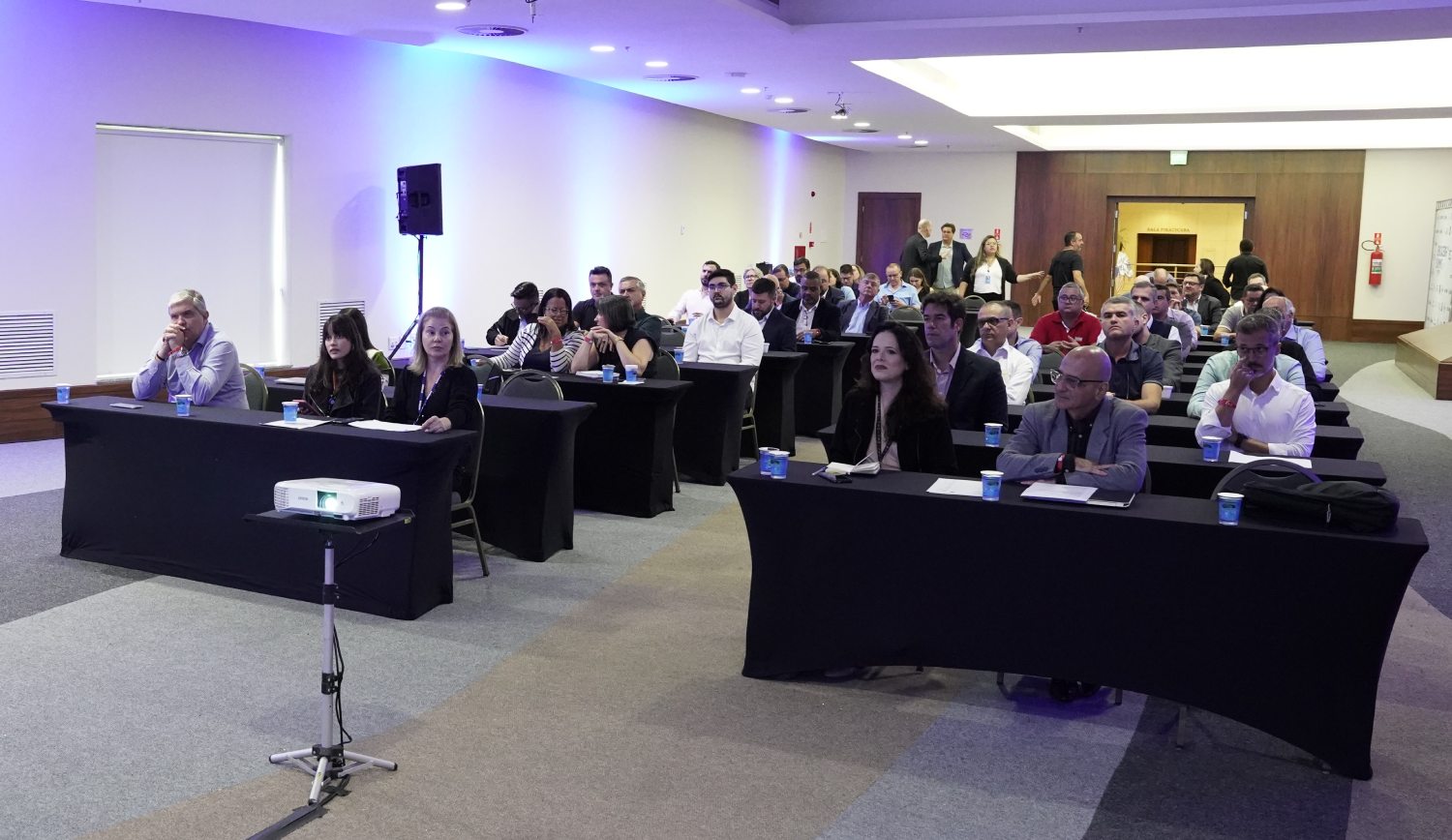 Prefeitura e SEBRAE reúnem 60 grandes e médias empresas do segmento de autopeças no “Encadear Summit CPL Autopeças Atibaia”