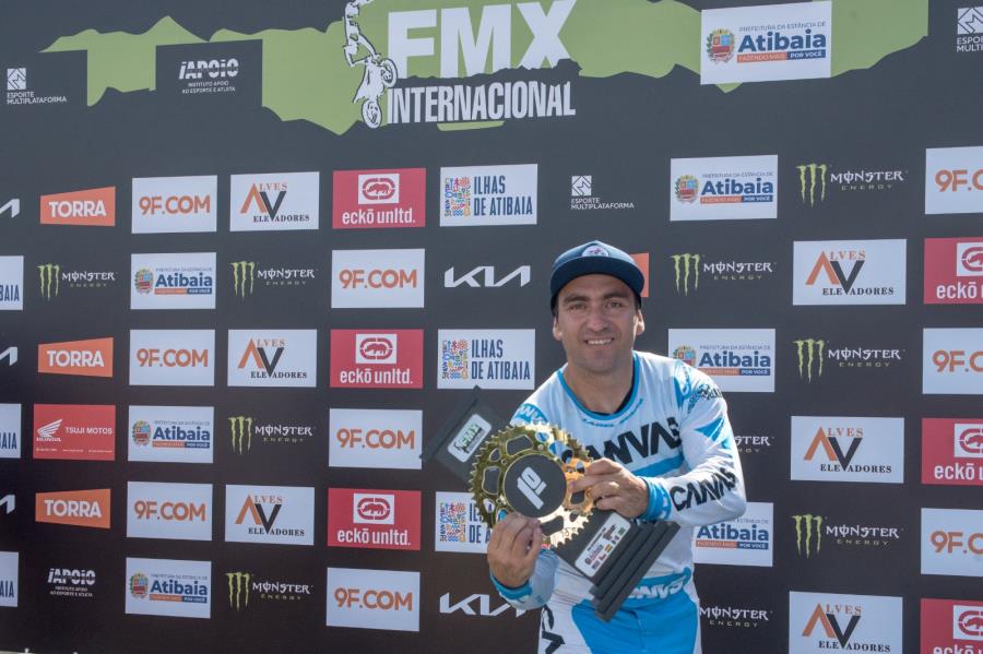 Duelo de Motos em Atibaia: Javier Villegas é Tricampeão do FMX Internacional