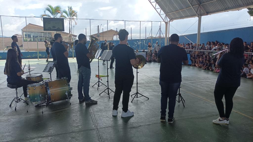 Projeto Educando com Música e Cidadania leva formação musical a mais de mil alunos da rede municipal