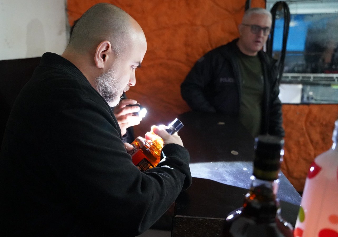 Atibaia intensifica combate à venda de bebidas falsificadas desde janeiro