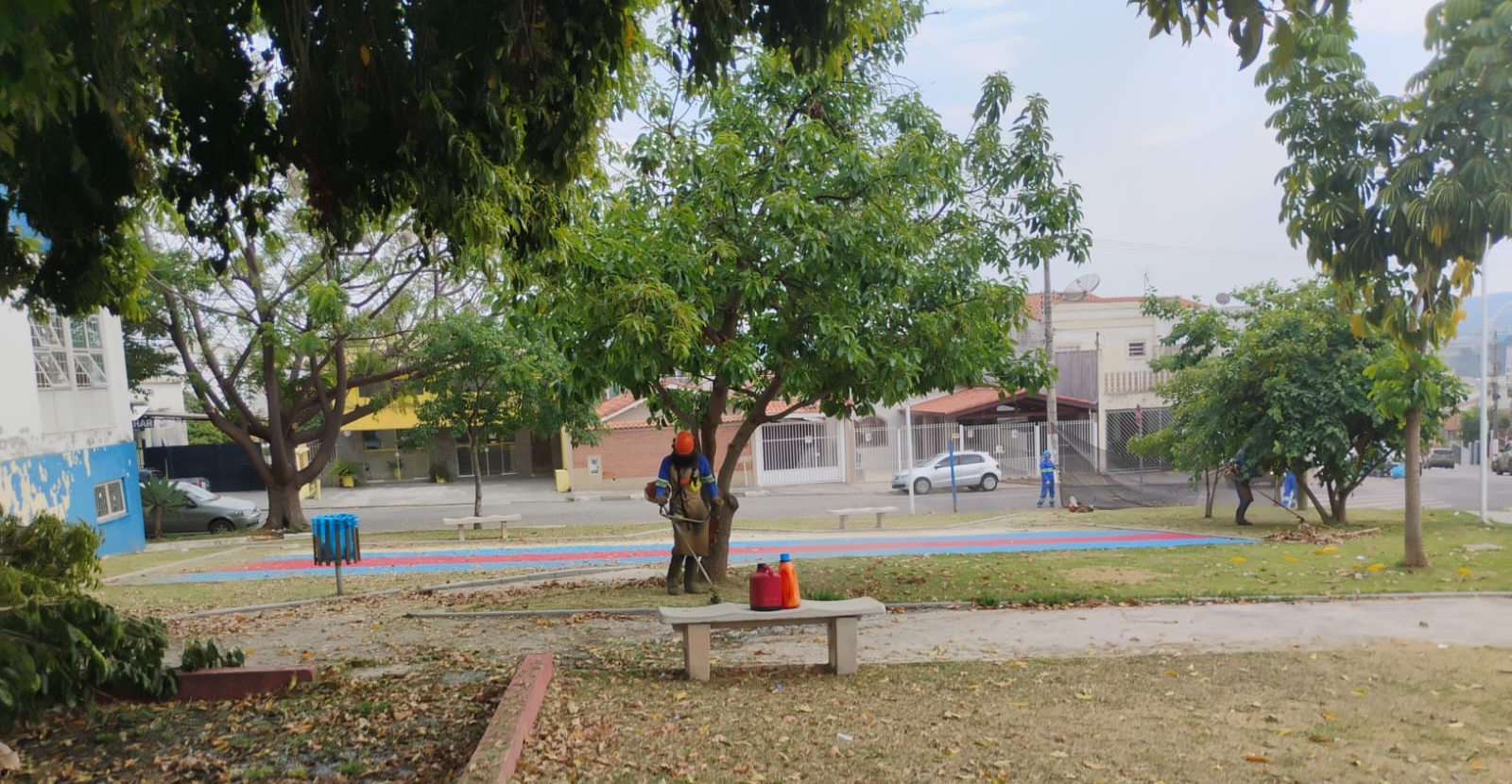 Zeladoria municipal: serviços de manutenção seguem em diferentes bairros de Atibaia