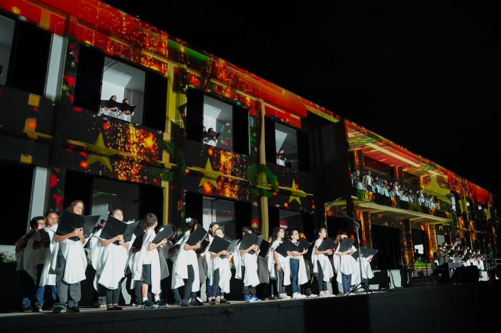Cantata “Vozes que Educam com Amor” encanta Atibaia e entrega um dos espetáculos mais emocionantes já realizados na cidade