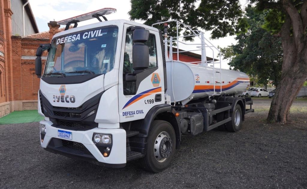 Atibaia é contemplada com caminhão-pipa pelo Governo de SP