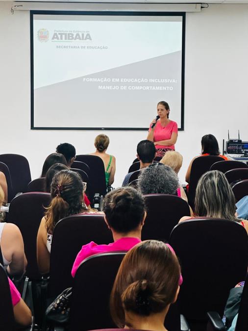 Secretaria Municipal de Educação realiza formação sobre manejo de comportamento na escola