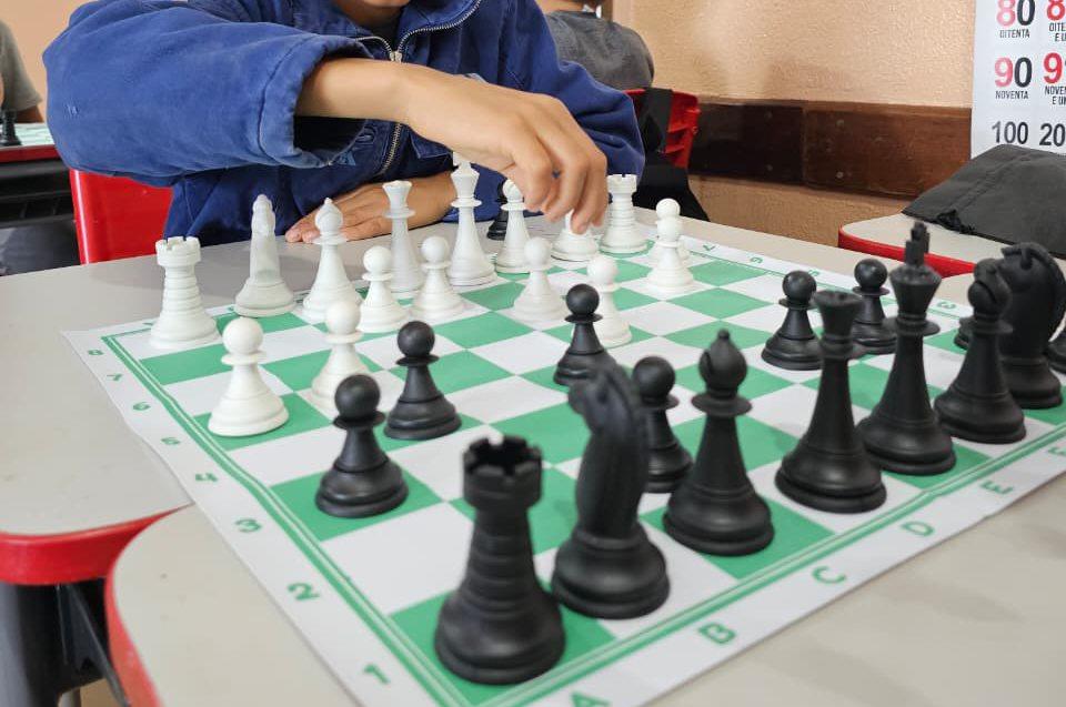 Projeto de Ensino de Xadrez estimula o raciocínio e o desenvolvimento dos alunos da rede municipal