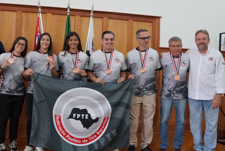 Atletas de Atibaia da modalidade “Tiro Esportivo” recebem medalhas conquistadas nos Jogos do Interior