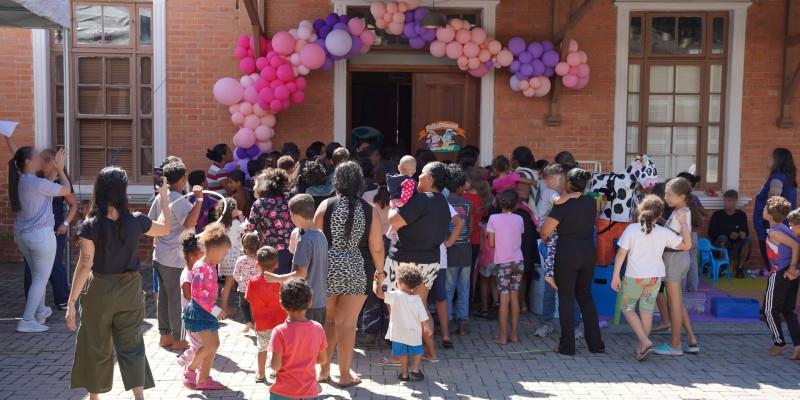 Fundo Social promove Festa de Páscoa e atende mais de 150 crianças com atividades recreativas e entrega de ovos de chocolate