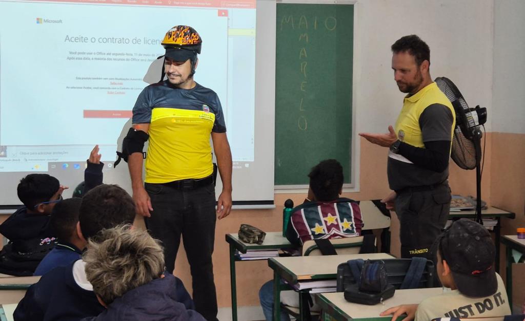 Maio Amarelo: escolas de Atibaia recebem atividades educativas sobre segurança viária