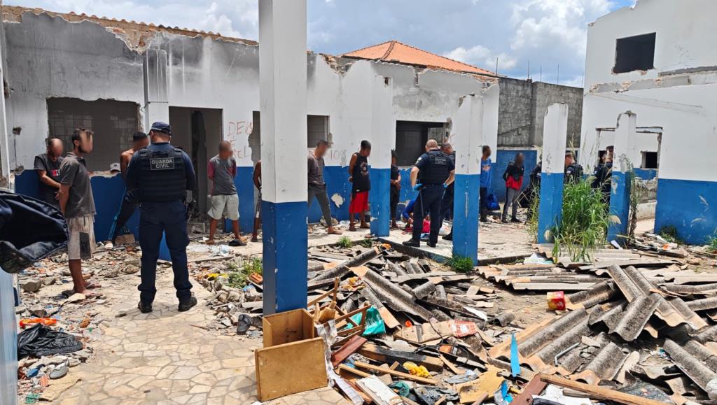 Prefeitura esclarece: imóvel abandonado no Caetetuba não é de propriedade do Município. Proprietário já solicitou autorização para demolição