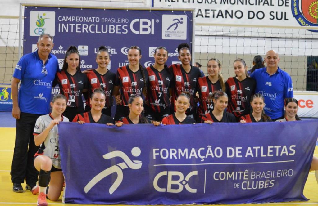 Equipe feminina Sub-19 de Voleibol de Atibaia estreia com vitória no Campeonato Brasileiro Interclubes (CBI)