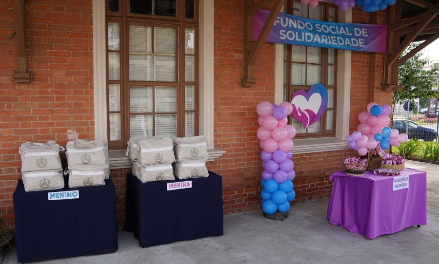 Fundo Social de Atibaia entrega 68 enxovais de maternidade e lança Projeto Nascer