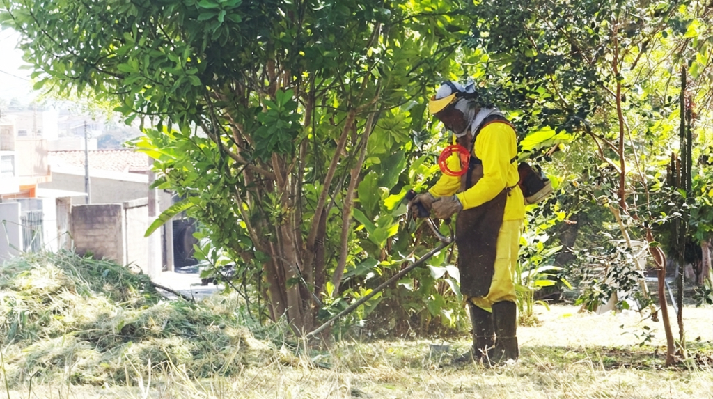 Mais de 1,6 milhão de m² roçados: Atibaia intensifica zeladoria para garantir segurança e saúde nos bairros
