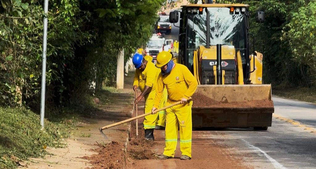 Mutirão de limpeza revitaliza região da “Serrinha” na Alameda Lucas Nogueira Garcez