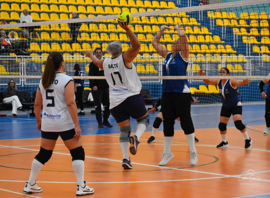 Equipe feminina de Vôlei Adaptado de Atibaia disputou torneio em Indaiatuba
