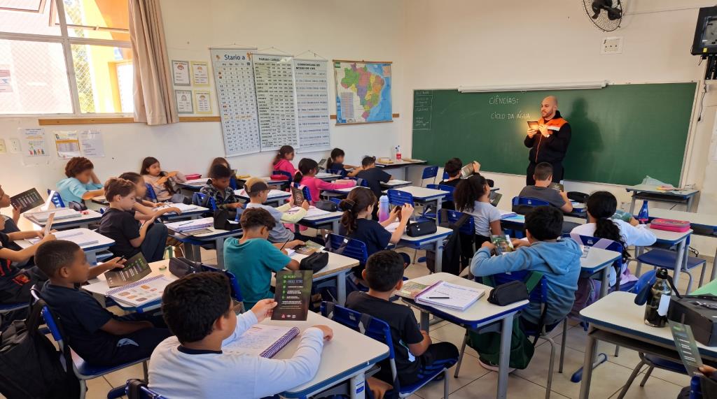 Defesa Civil realiza visitas educativas em escolas da rede municipal