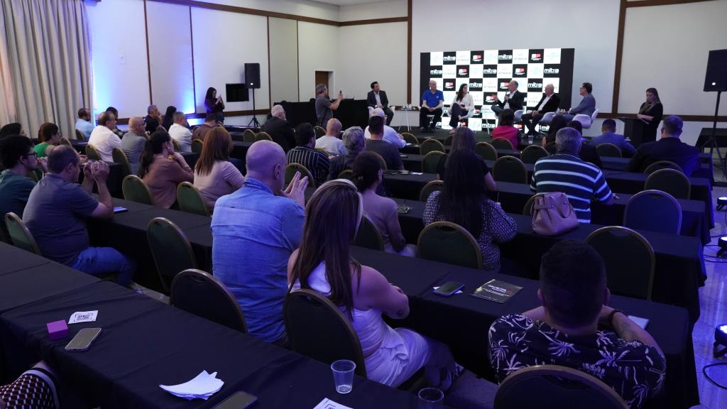 Atibaia recebe encontro regional voltado à modernização e desburocratização dos serviços públicos