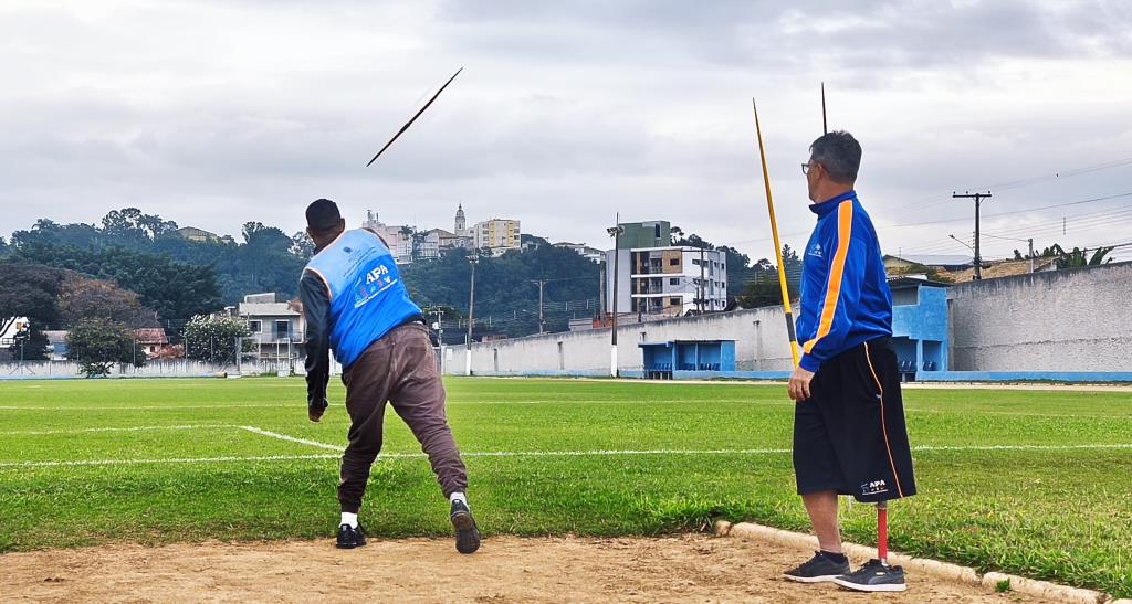 Projeto pedagógico promove vivência com atletas paralímpicos em Atibaia