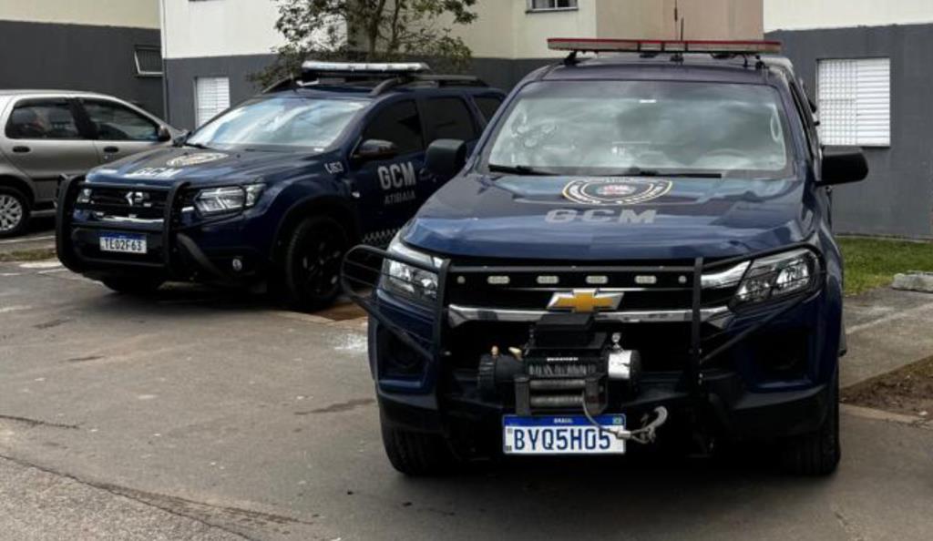 GCM de Atibaia apreende drogas e recupera motocicleta furtada em ações nesta sexta-feira (26)