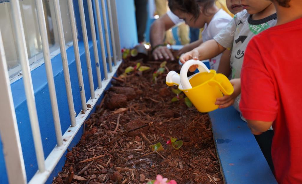 Atibaia lança Programa “Escola Florida” para transformar creches municipais em espaços de educação ambiental