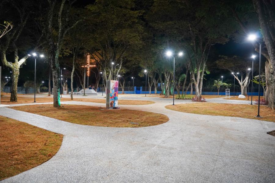 Prefeitura entrega reforma e revitalização da Praça do Santo Cruzeiro