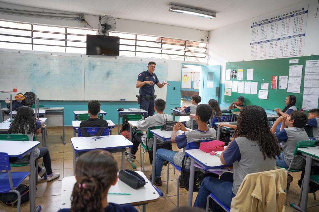 GCM de Atibaia amplia presença nas escolas com ações educativas