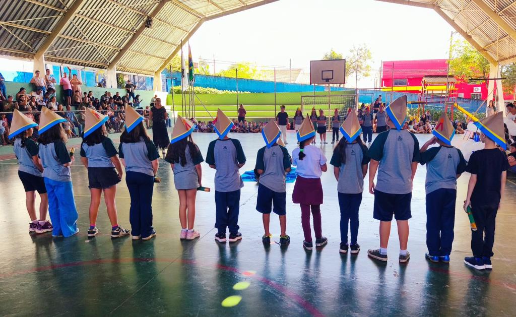 Arte, inclusão e consciência: EM Prof. Guilherme Pileggi Contesini mobiliza comunidade em Sarau Cultural