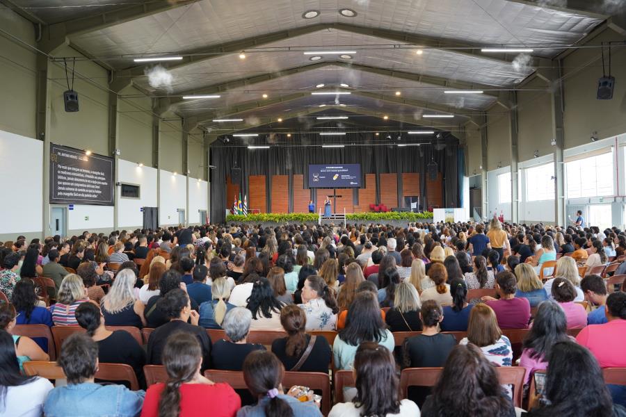 Evento com profissionais da Educação marca início do ano letivo