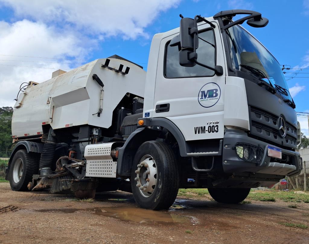 Zeladoria Municipal recebe reforço com novos caminhões de varrição