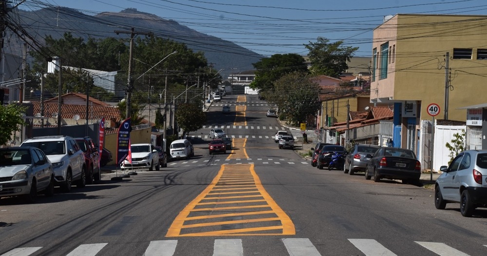 Ruas e avenidas de Atibaia têm sinalização horizontal de trânsito revitalizada