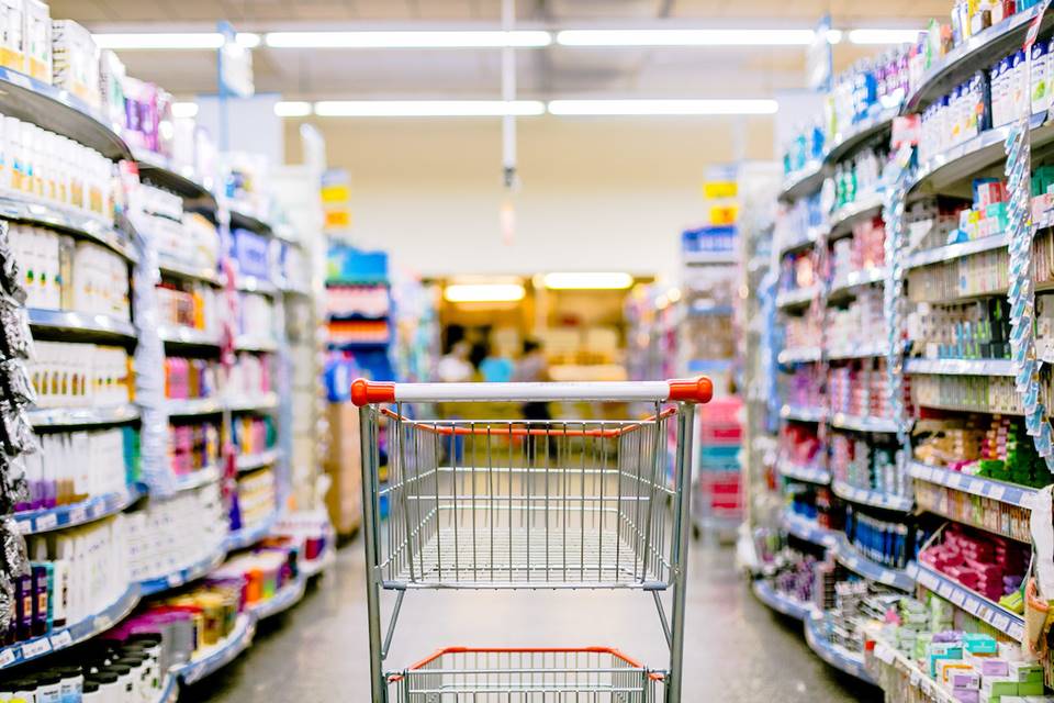 Prefeitura entrega novos cartões alimentação de servidores