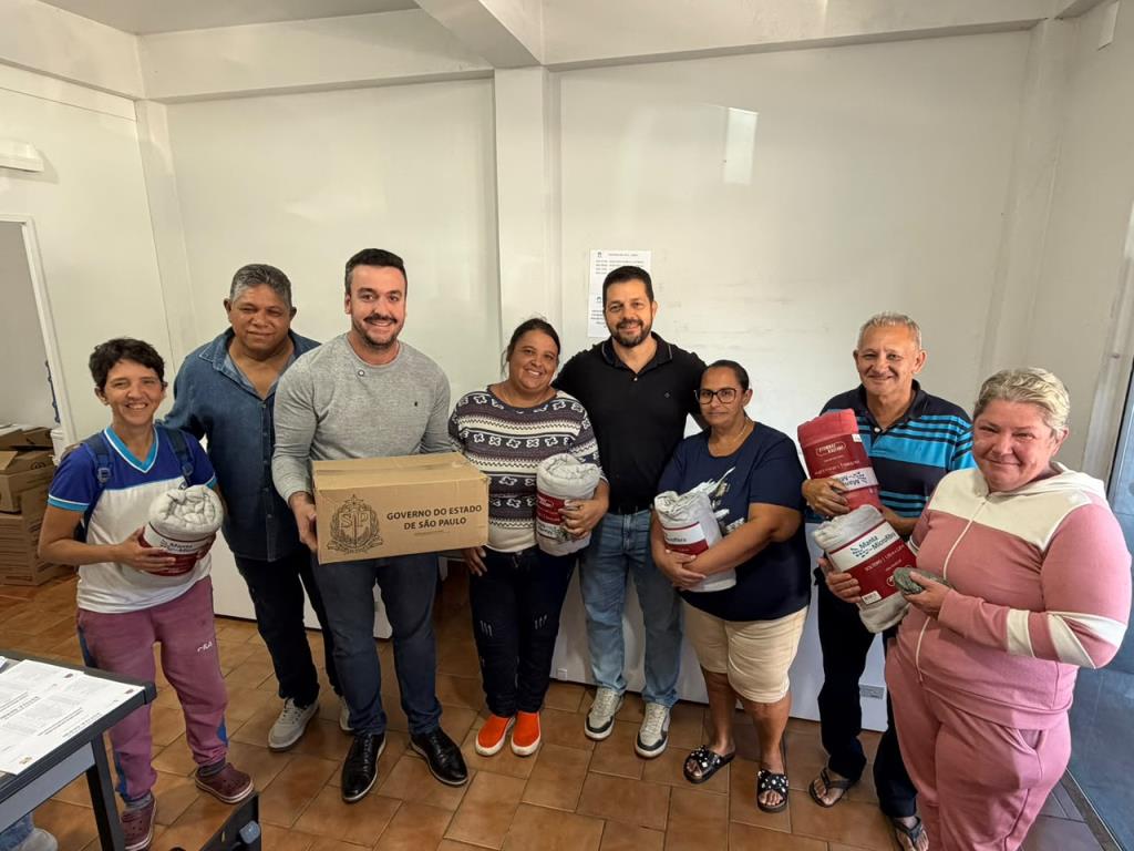 Prefeitura de Estiva Gerbi realiza entrega de cobertores e cestas básicas a famílias atendidas pelo Fundo Social