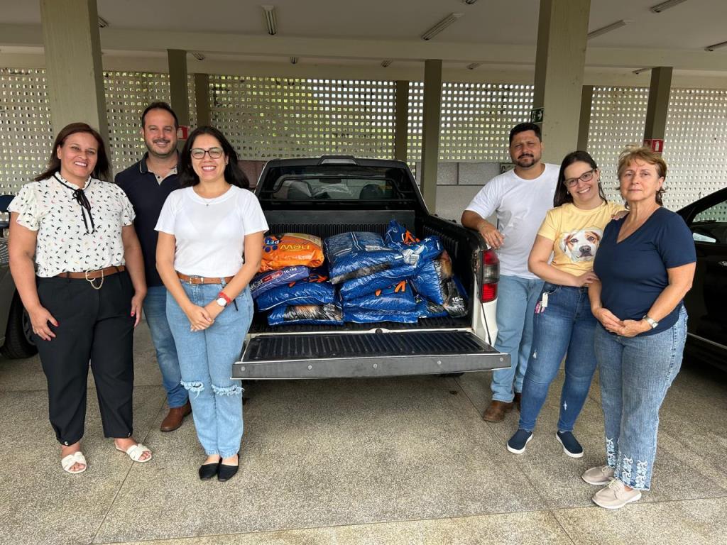 Doação de ração para o COMBEA