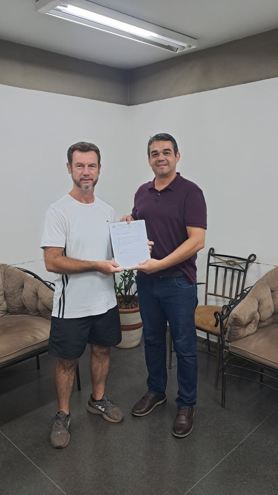 Prefeito recebe demandas de Cachoeira de Emas