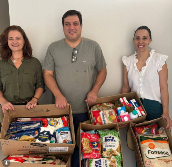 Entrega de alimentos ao Fundo Social