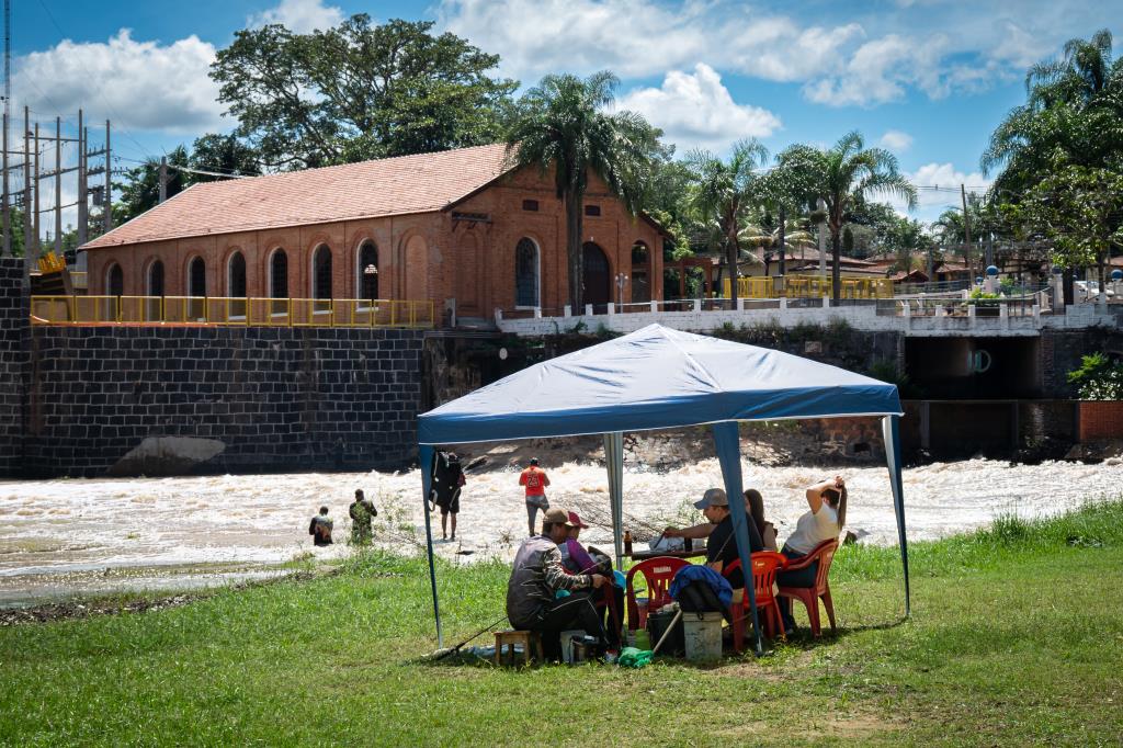 Visite Cachoeira de Emas