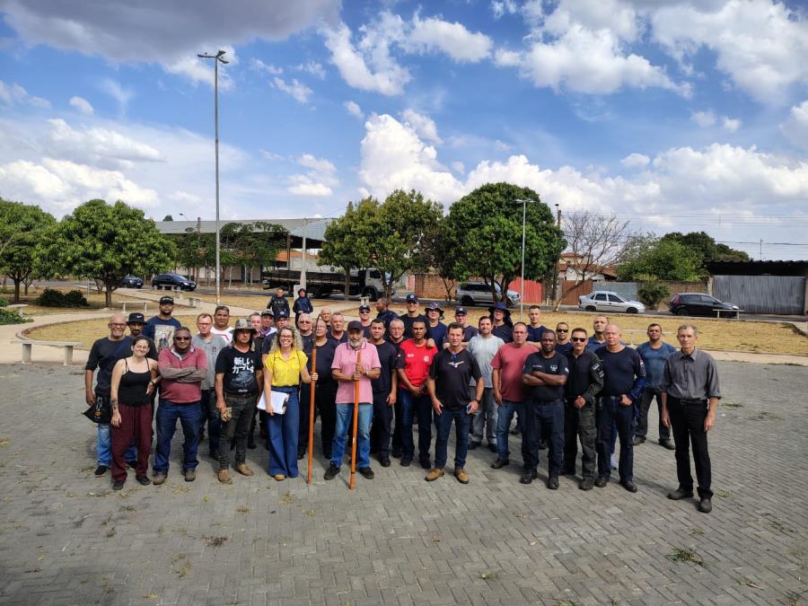 Curso prático para poda e plantio de árvores