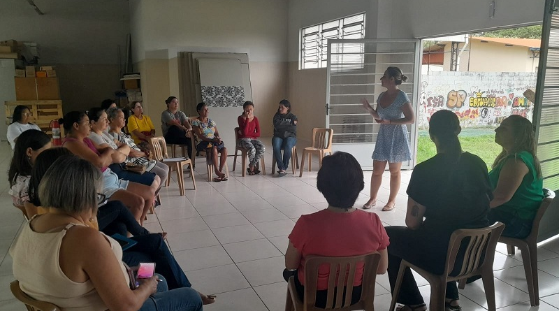 CRAS da Vila São Pedro realiza roda de conversa sobre planejamento familiar