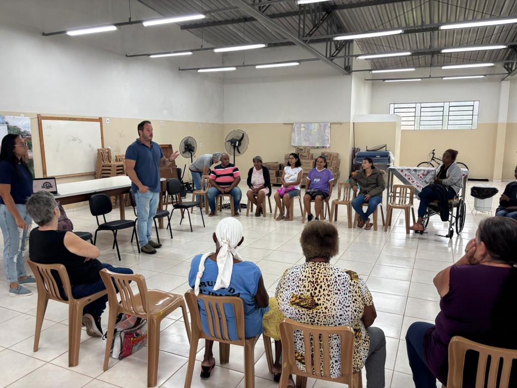 Roda de conversa sobre cuidados e proteção animal na Vila São Pedro
